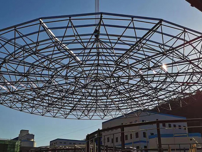 临夏螺栓球网架工程施工现场